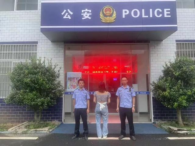 女主播户外涉黄直播当场被抓 粉丝群发涉黄视频非法获利8000余元被刑拘