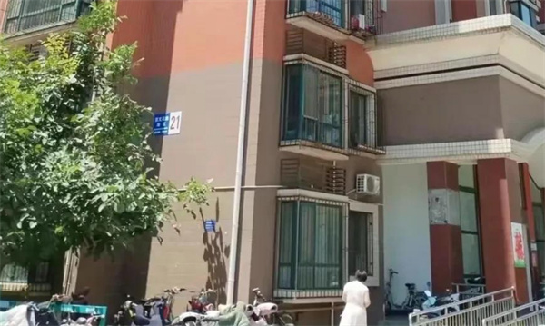 山东一19岁女生在校跳楼身亡
