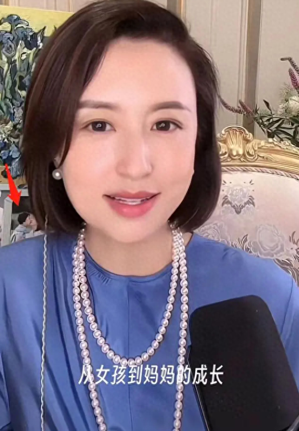 李思思离职后的去向引猜测 转行直播带货当“网红”引争议