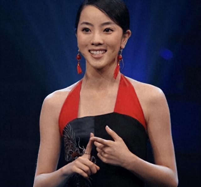 李思思离职后的去向引猜测 转行直播带货当“网红”引争议