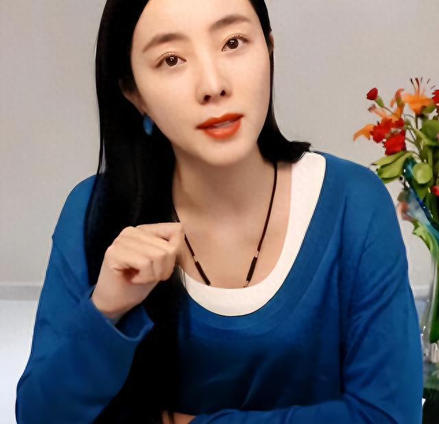 李思思离职后的去向引猜测 转行直播带货当“网红”引争议