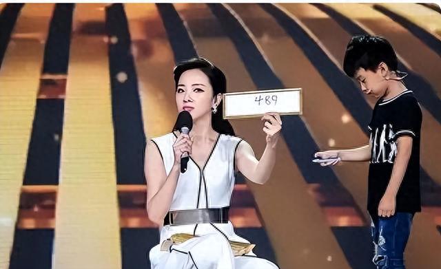 李思思离职后的去向引猜测 转行直播带货当“网红”引争议