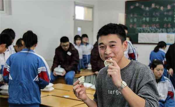 东北初中生听到停课通知后欣喜若狂