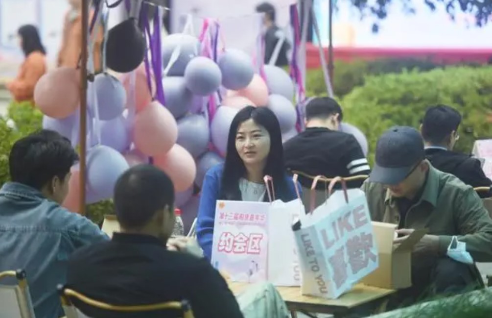 帮未婚男青年脱单奖励红娘