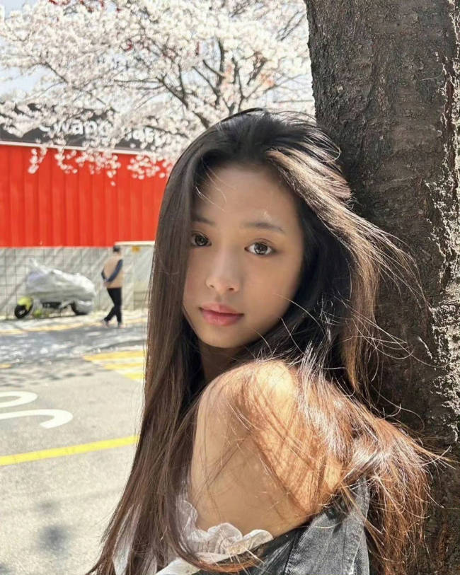 YG回应BABYMONSTER成员Ahyeon退队：以后再说吧