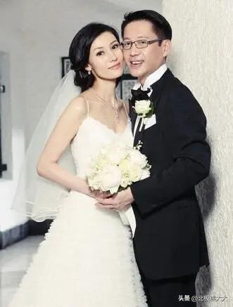 李嘉欣晒夫妻合照庆结婚15周年 李嘉欣老公个人资料及简介