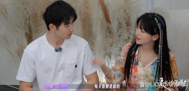 金莎讲述与男友第一次见面的情景：“一见钟情”完全是我的理想型