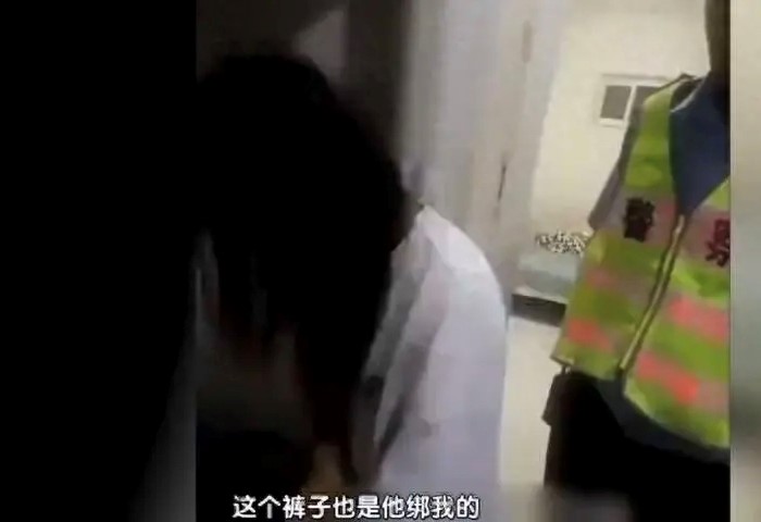 女子为什么会被男友捆住手脚