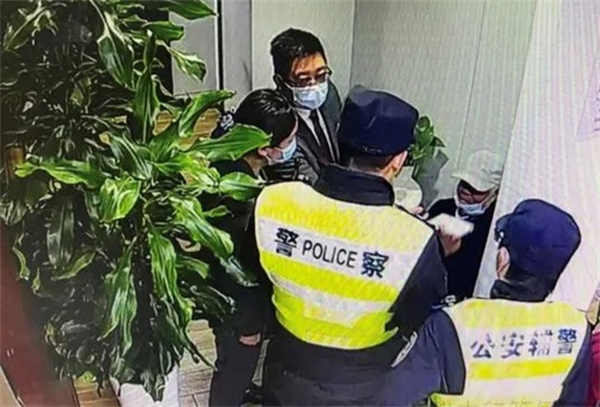 八旬老人为何沉溺“假冒董卿”温柔乡