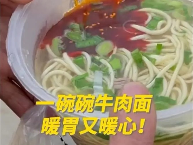 地震灾区一碗碗牛肉面为何暖人心