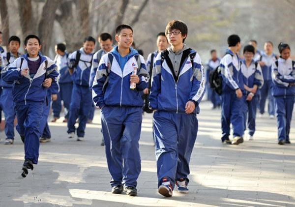 福建浙江不强制学生穿校服了吗