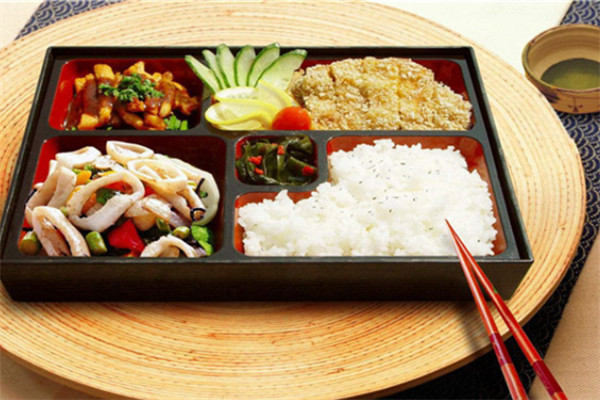 便当加盟店十大品牌：咕米便当上榜，井盒炒饭最受欢迎