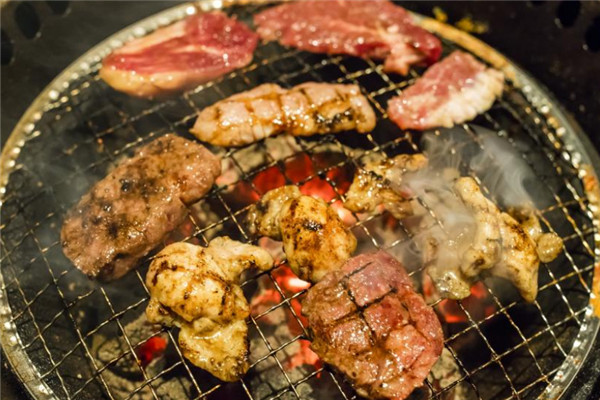 烧烤加盟10大品牌排行榜：新石器烤肉上榜，木屋烧烤第一