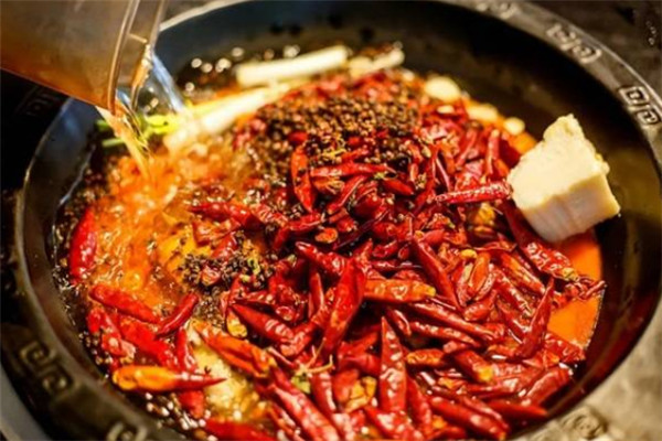 特色火锅加盟10大品牌排行榜：德庄火锅上榜，小肥羊第二