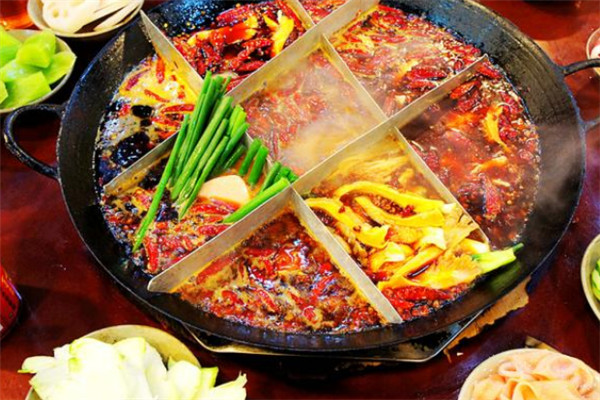 特色火锅加盟10大品牌排行榜：德庄火锅上榜，小肥羊第二