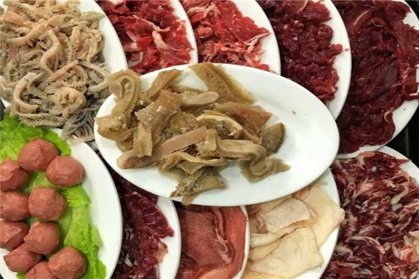 牛火锅加盟10大品牌排行榜：牛一妃上榜，签斤小姐最受欢迎