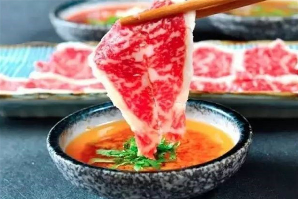 牛火锅加盟10大品牌排行榜：牛一妃上榜，签斤小姐最受欢迎