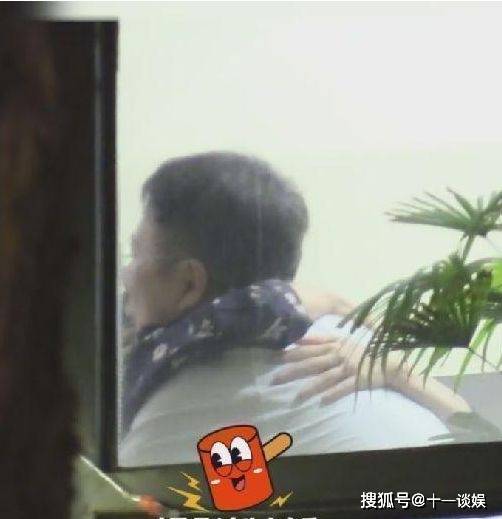 董洁新恋情曝光男方是谁 与该男子深夜共进烛光晚餐后同回寓所