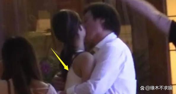 杨采钰新恋情曝光 餐后与男子同回酒店被拍！去年被曝与陈金飞离婚