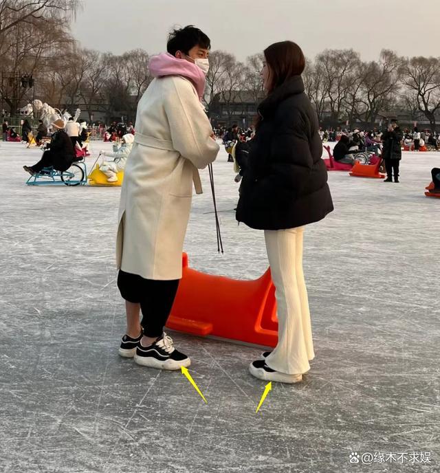 王大陆带女友什刹海滑冰 新女友正面照曝光五官精致脸型圆润