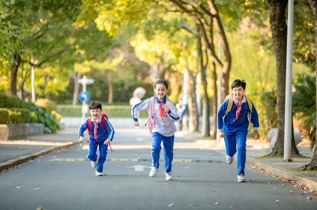 孩子胆小懦弱怎么引导 如何改变孩子的胆小懦弱的性格