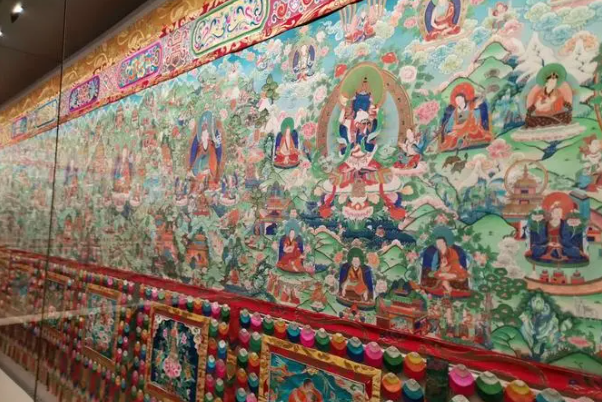 世界上最长的唐卡作品：中国藏族文化艺术彩绘大观(长618米)