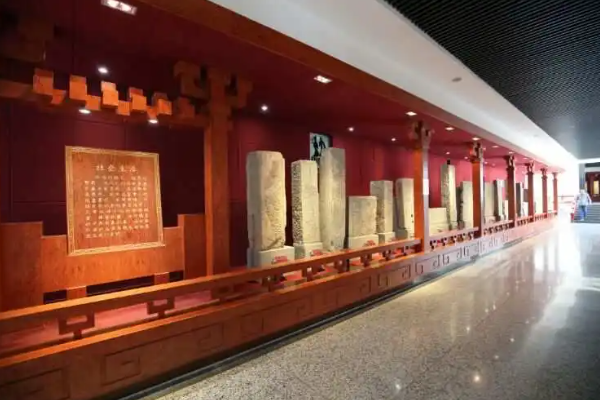 中国最大的汉代画像石刻艺术博物馆：南阳汉画馆(占地53560平方米)