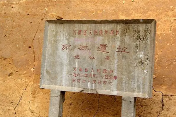 中国汉代规模最大的冶铁中心：宛城冶铁遗址(总面积12万平方米)