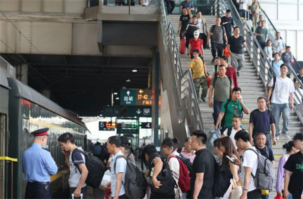 长三角铁路预计今日发送360万人次 高峰期铁路计划是什么?