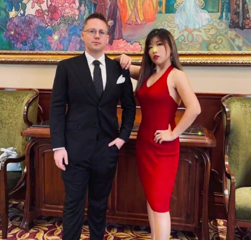 阿福朱莉离婚 阿福阿利是谁？阿福的老婆朱莉是做什么工作的？
