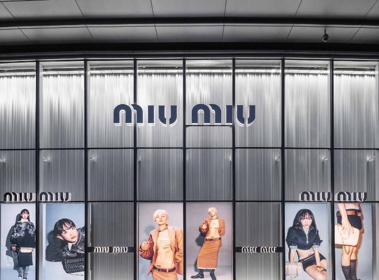 miumiu3250元发卡卖断货 究竟是谁在买?