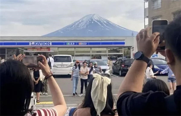 日本一小镇遮挡富士山远景目的是什么 禁止游客拍照打卡