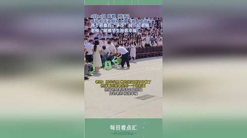 高校拍毕业照时上演抢人大战_拍毕业照大四女生划伤两舍友，辅导员抢下两把水果刀，警方立案侦查，两名伤者无生命危险