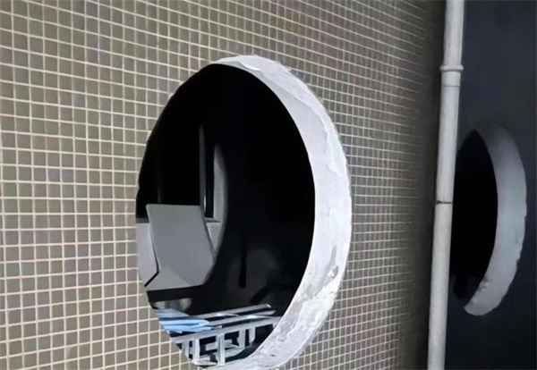 两儿童捉迷藏时从通风口坠落车库致1死1伤