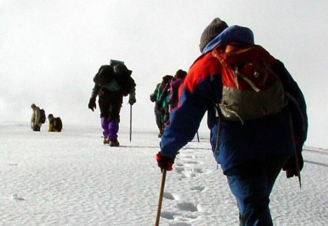 登山时如何避免失温 需提前了解当地天气情况