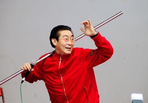 艺术家六小龄童被去世 微博转发笑脸辟谣现身澄清