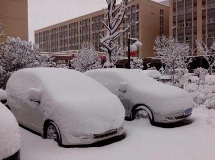“雷打雪”惊醒武汉梦中人 冷暖空气对流强烈所致