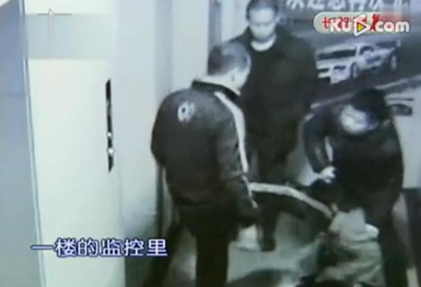 少女被抓着头发拉走 至洗浴中心宾馆内遭强奸