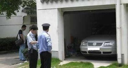 岳阳千万老富翁与年轻妙龄女一丝不挂裸死车内