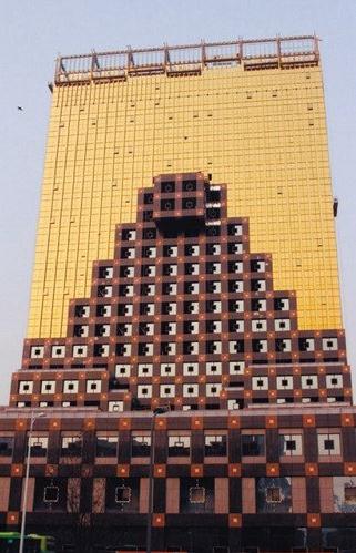 沈阳建筑黄金版大裤衩楼 似“金裤衩”灵感源于鼎