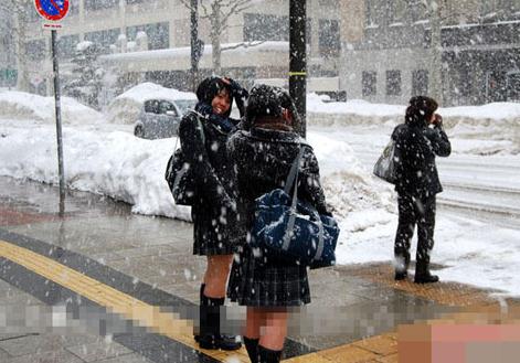 日本女人冬天穿裙子不冷吗？一年四季都穿裙子