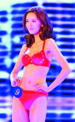 广州选美冠军李茜39公斤，被调侃胸像图钉