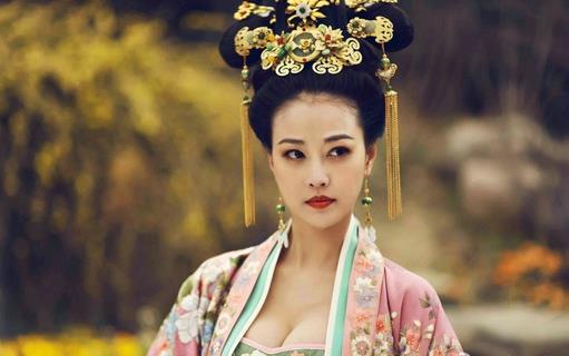 胸器满大街 没有纸巾擦鼻血的唐朝宅男如何是好
