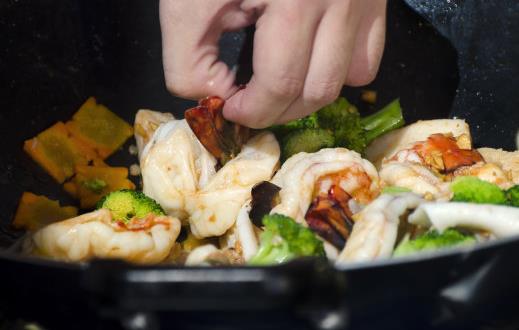 调料不仅赠味还养生 炒菜放调味料的最佳时间