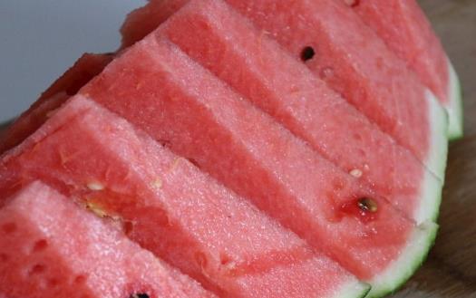 西瓜富含维生素A和维生素C 挑到好西瓜的窍门