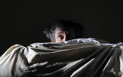半夜容易醒来 失眠常由心理生理因素造成