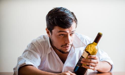 经常喝酒肝不好平时多吃蔬菜 酒后不宜要记牢