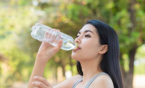 喝白开水好处多减脂助排便 煮白开水的正确方法