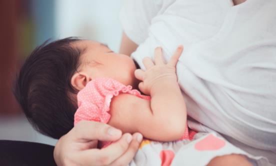 刚洗完澡可以喂奶吗 沐浴后产生热乳可能会伤害到婴儿