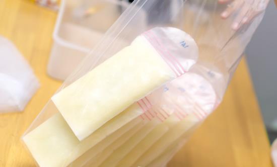 妈咪必知的储存母乳小技巧 如何处理没喝完的母乳